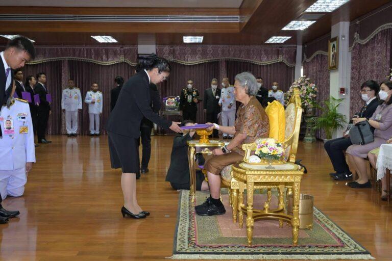 นักเรียนรางวัลพระราชทาน ความเป็นเลิศด้านอาชีวศึกษา ปีการศึกษา 2565 เข้าเฝ้ารับพระราชทานรางวัลจากสมเด็จพระกนิษฐาธิราชเจ้า กรมสมเด็จพระเทพรัตนราชสุดาฯ สยามบรมราชกุมารี